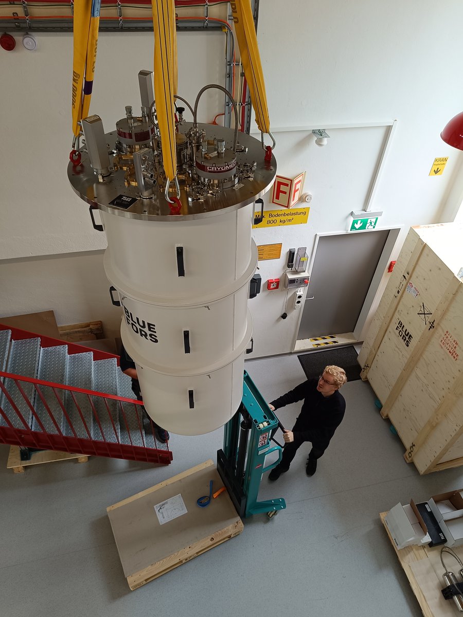 A flying fridge ... ... or from which height can you drop a fridge and it still works? Do you have any experience? Luckily we have a pro crane with pro operators in our lab at the @ETH_en - @psich_en #Quantum Computing Hub.