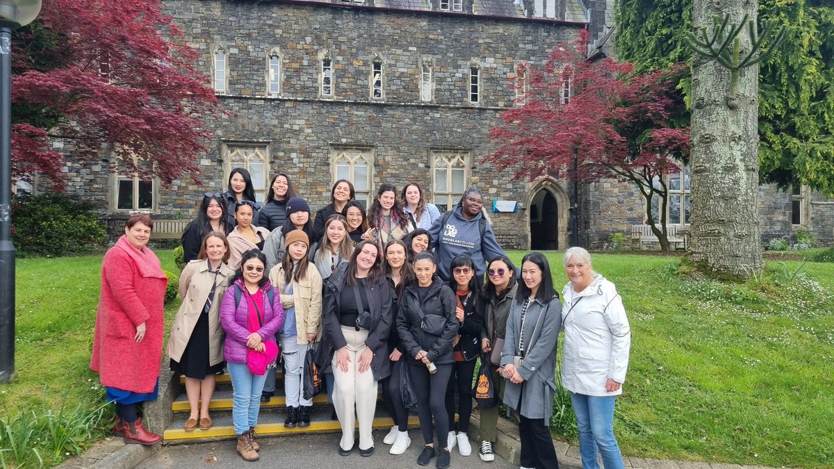 🇨🇦 Welcome to the @douglascollege Early Childhood field school from Canada to our Carmarthen Campus. They'll be staying on campus for the next fortnight visiting many early childhood settings in Wales and attending guest lectures from UWTSD staff. Welcome to Wales! 🏴󠁧󠁢󠁷󠁬󠁳󠁿