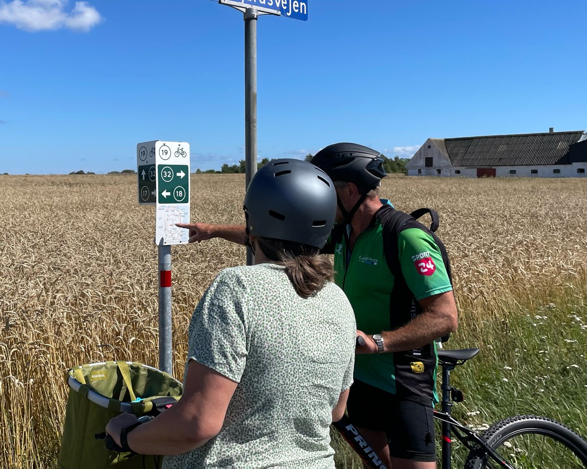 Vejdirektoratet har godkendt nye skilte for cyklister på fritidsture i Danmark. Disse skilte vil forbinde cykelvenlige ruter og fremme sikker og nem navigation. #dktrp vejdirektoratet.dk/pressemeddelel…