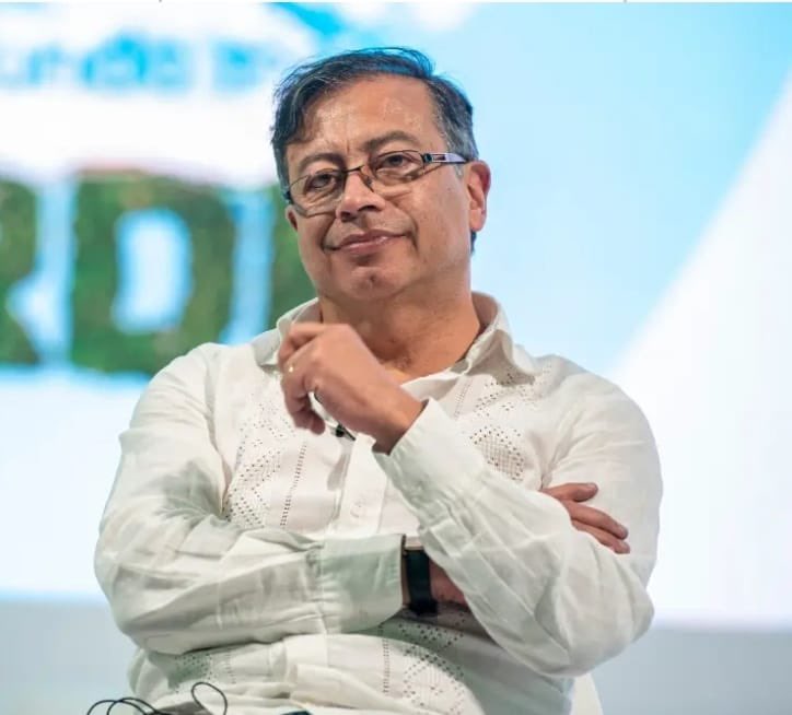 Alfonso Prada (@alfonsoprada) on Twitter photo Breves reflexiones de un testigo directo en el Gobierno de <a href="/petrogustavo/">Gustavo Petro</a>.
El Presidente Petro y su Gobierno son profundamente democráticos y respetuosos de los derechos de quienes marchan, protestan o critican, y de todos los colombian@s. Breves reflexiones de un testigo directo en el Gobierno de <a href="/petrogustavo/">Gustavo Petro</a>.
El Presidente Petro y su Gobierno son profundamente democráticos y respetuosos de los derechos de quienes marchan, protestan o critican, y de todos los colombian@s.