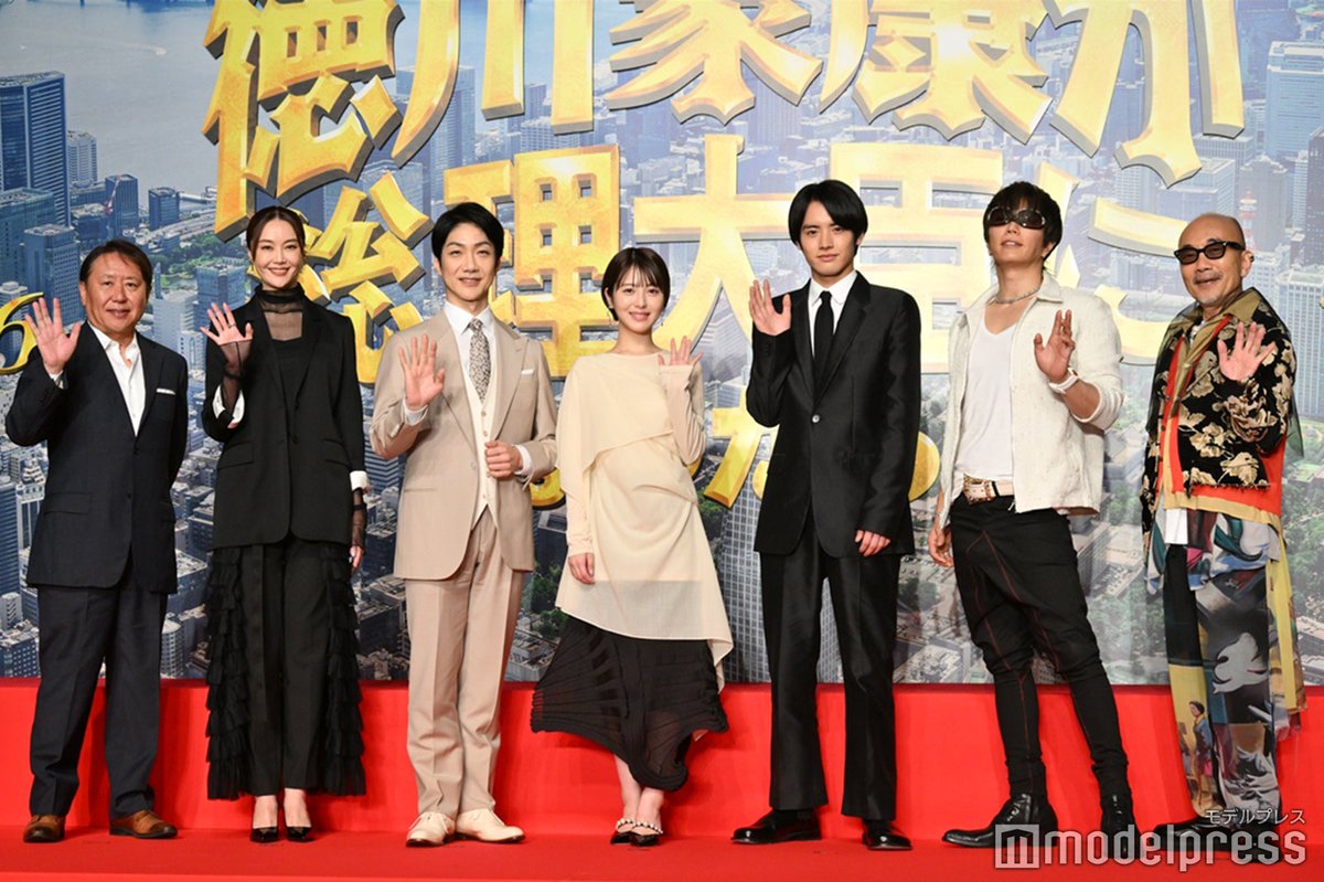 【写真追加📷️】
映画「#もしも徳川家康が総理大臣になったら 」製作報告会✨️

💓浜辺美波、野村萬斎にピュアな質問
🌟赤楚衛二、浜辺美波の“裏の行動”を暴露

🔻写真19枚
mdpr.jp/photo/detail/1…

#浜辺美波 #赤楚衛二 #GACKT #野村萬斎 #観月ありさ #竹中直人 #武内英樹 @moshi_toku