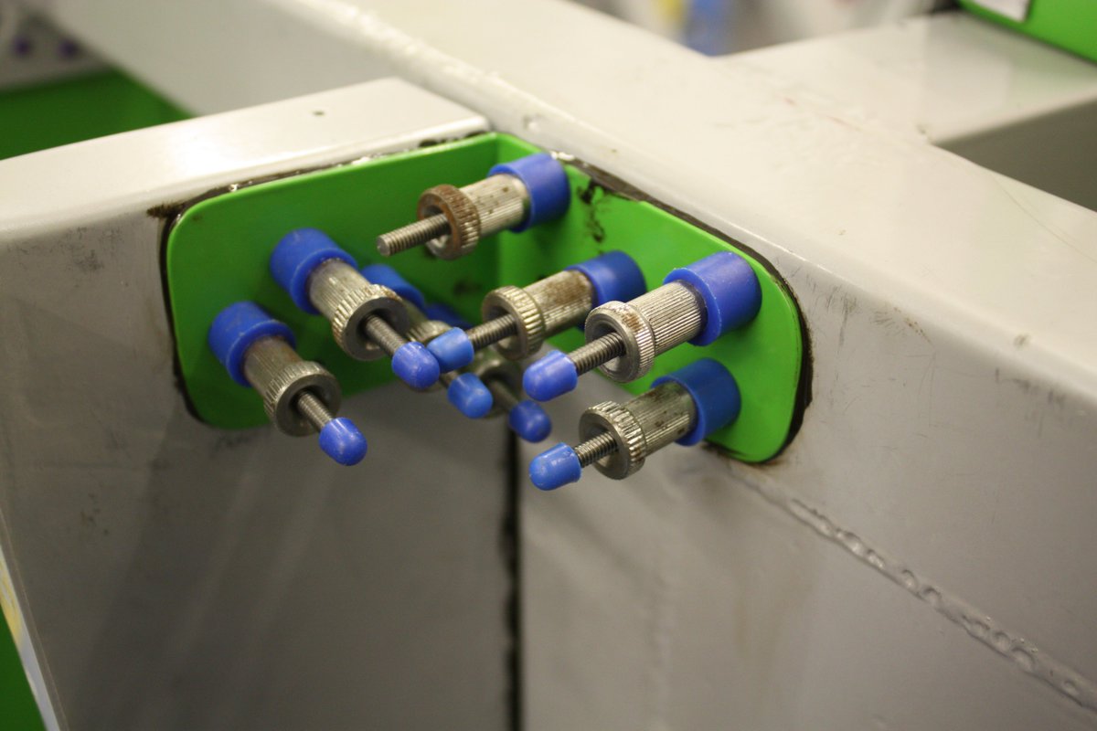 bluebirdk7's tweet photo. There were many small puzzles in K7. Like this angle (painted grey) that doesn't seem to do much but it was there. So we made one up for the other side (green) just in case we worked out later what it was for.
#engineering #restoration #bluebird #teamwo https://t.co/VJDS5UQ17r
