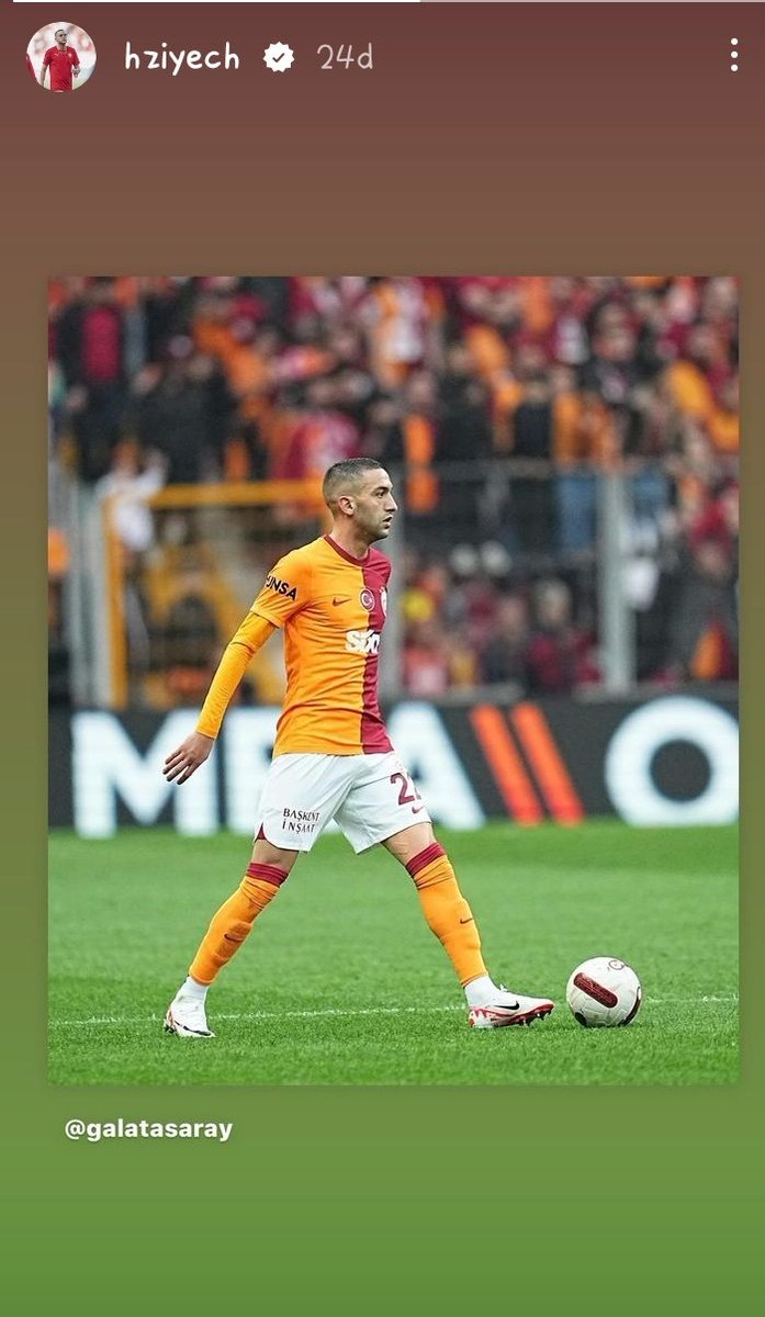 Hakim Galatasarayın paylaşımını story de paylaştı.
Hala ziyechi eleştirenleri görüyorum.Aynı maçı izlememişiz . Maçı at gözlüğüyle bakmayanlar hakimin takım için kendini parçaladığı, her pozisyonda topu istediğini farkeder. Bu adamın hala değerini anlamamışız pes. 🤦‍♀️