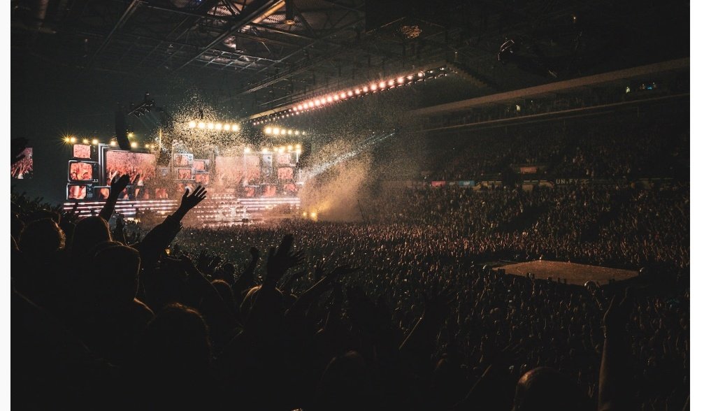 TakeThatFanBase's tweet photo. ''It's been sensational': Take That's manager Chris Dempsey on the trio's triumphant live return' @HowardDonald @GaryBarlow #ThisLifeOnTour #ThisLifeLive 
https://t.co/HMHpzpVdnR https://t.co/450oY4fWoZ