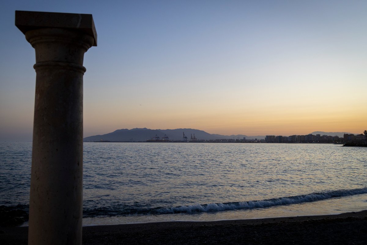 Nuestras #columnas, siempre imponentes mirando al #mar, testigos de cada #atardecer. ¡Qué bonito es nuestro rinconcito! 🥰 Feliz semana a todos 😊.

📷 @FMAlcantara.

#elbalneario #elbalneariomalaga #bañosdelcarmen #malaga