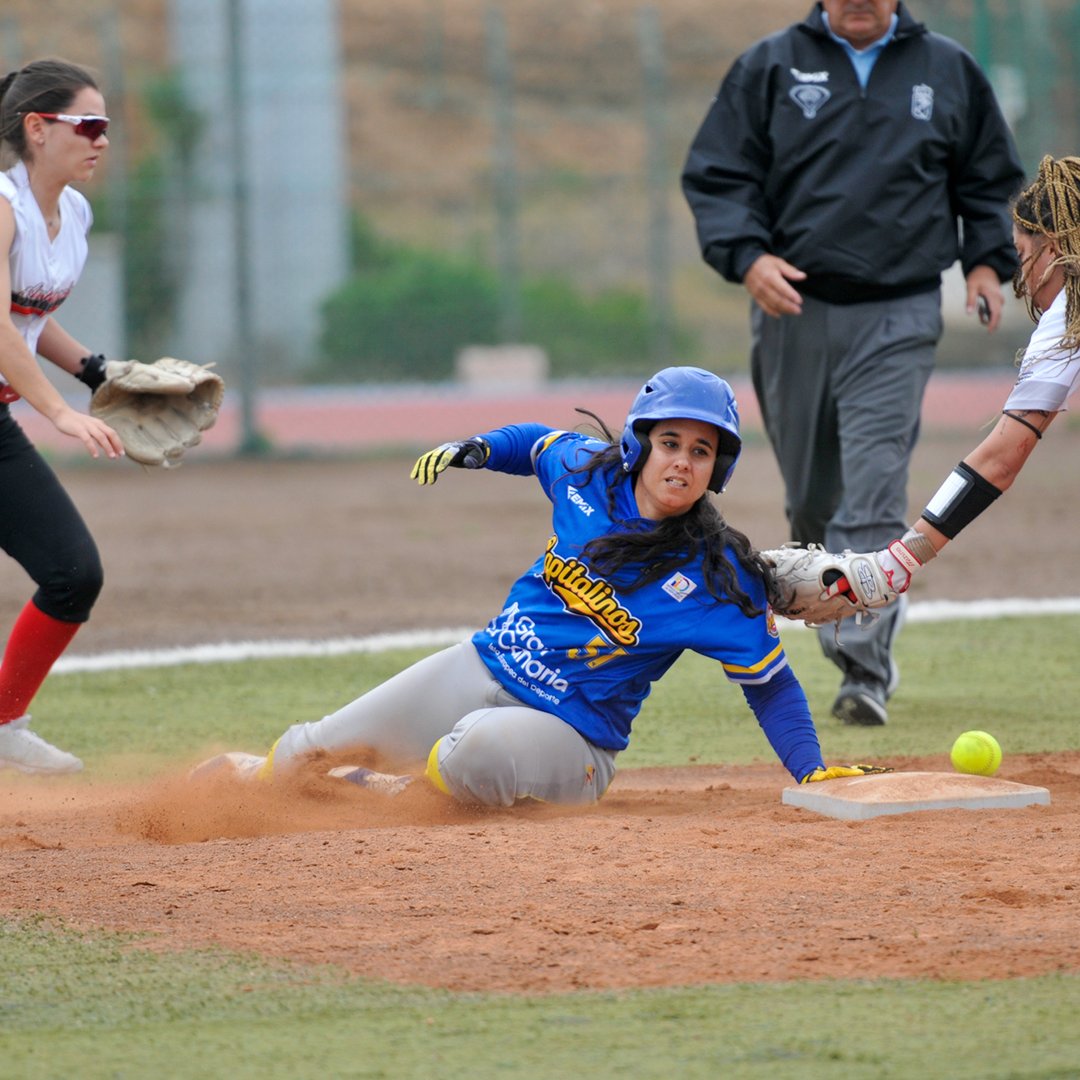 EmixTeamWear's tweet photo. El club de Béisbol y Sóftbol @clubcapitalinos nos mandan estas fotos tan chulas. ¡Gracias por confiar en Emix para vestir a vuestro club! 

#emix #emixtimetoplay #equipacionesdeportivas #sofbol #campeonato #deporte  #play  #softball #sport #tshirts #sportsequipment #baseball https://t.co/VbQvJnzH9f