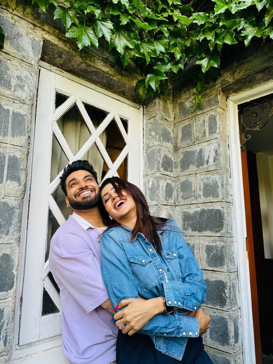 snehxposts's tweet photo. they are looking good together 😻
All the very best @ShivThakare9 🤍
#ShivThakare #Soniyabansal 
https://t.co/JhIjl6tUcU