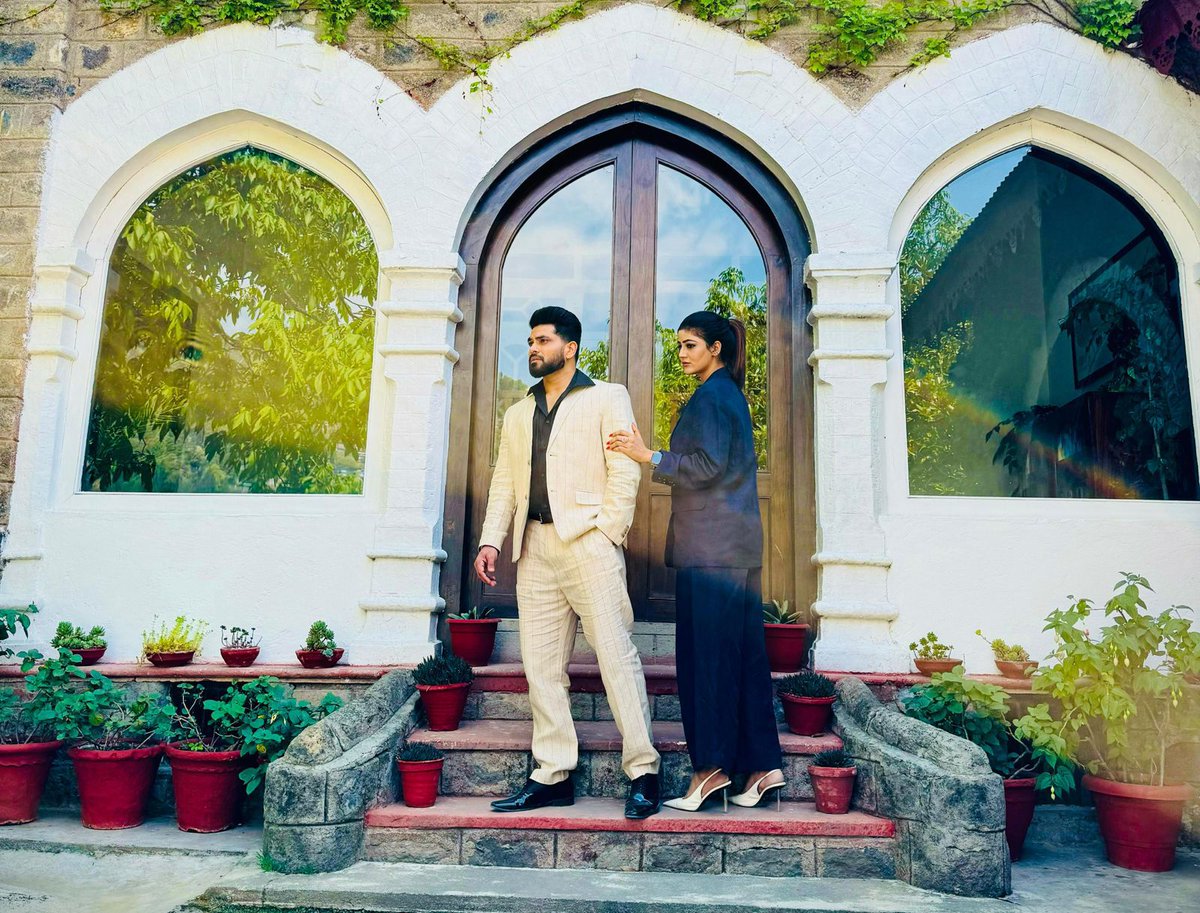 snehxposts's tweet photo. they are looking good together 😻
All the very best @ShivThakare9 🤍
#ShivThakare #Soniyabansal 
https://t.co/JhIjl6tUcU