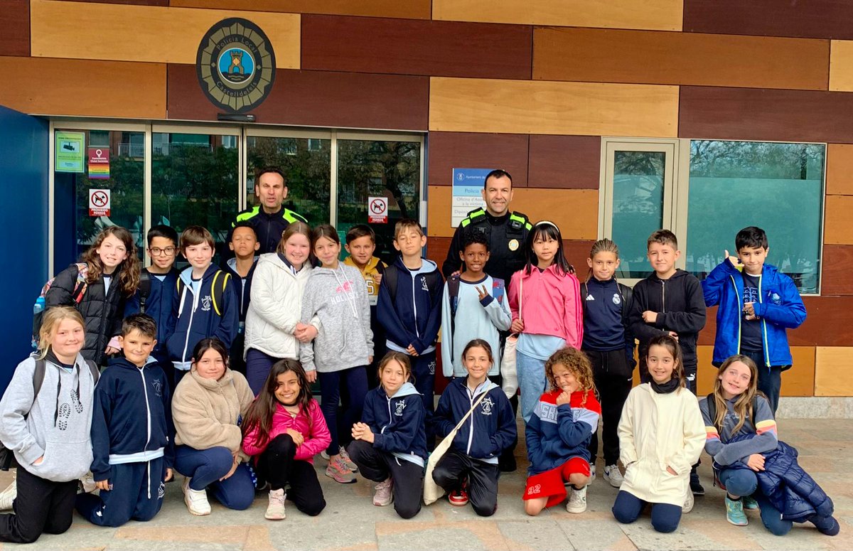 EduMSCastelldef's tweet photo. Anem a la policia en bus! Escola Josep Guinovart
https://t.co/y1Ltq5ID4x https://t.co/REle1Wh8oL