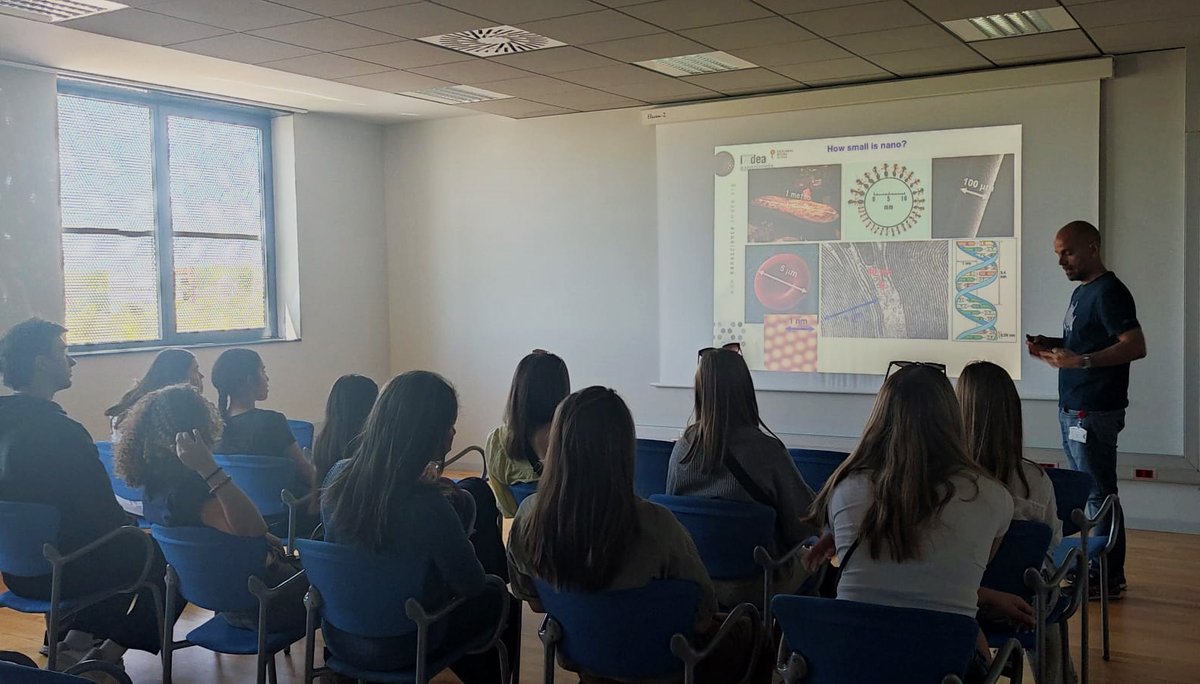 Students from the Sant Louis University @SLUMadrid @SLU_Official visited us last week at @imdea_nano. We were delighted to show them our laboratories! #NanocienciaParaTodos