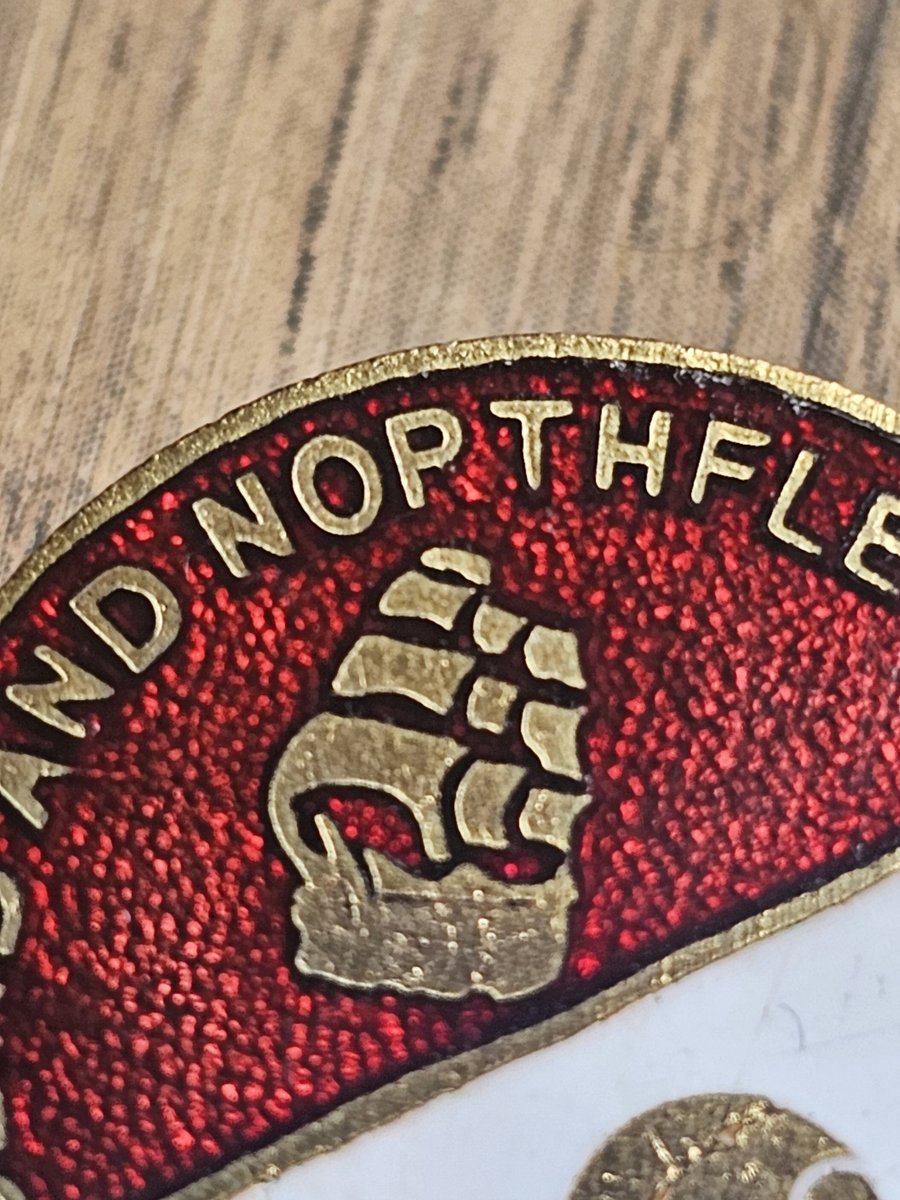 Gravesend & Nor(p)thfleet Football Club ⏬️

This special badge arrived in the post today.

Notice anything peculiar? 

@nonleaguebadges