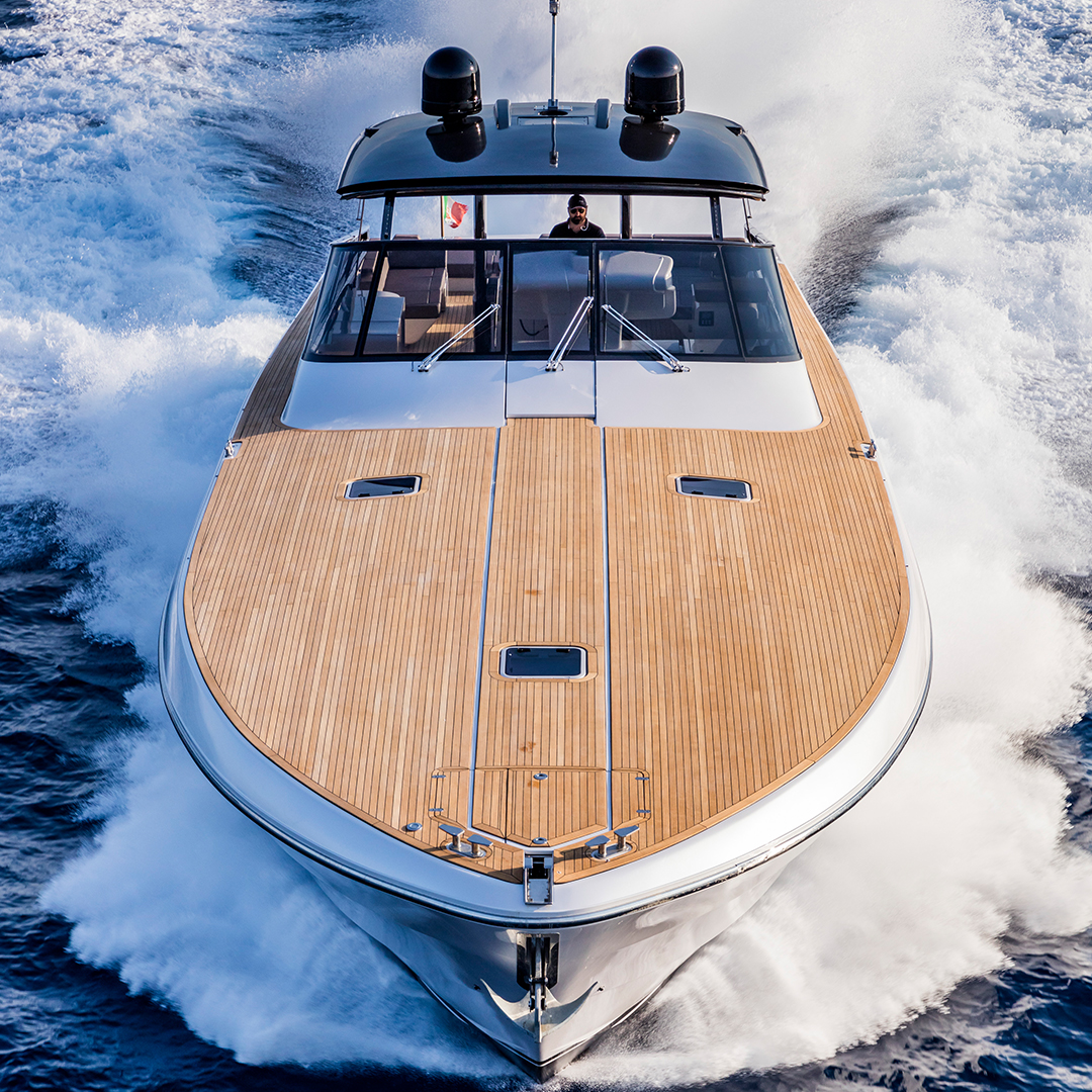 Revel in your personal realm aboard the Itama 75. #FerrettiGroup #KeepBuildingDreams #ProudToBeItalian 🇮🇹 #MadeInItaly ow.ly/XKL050RkVt4