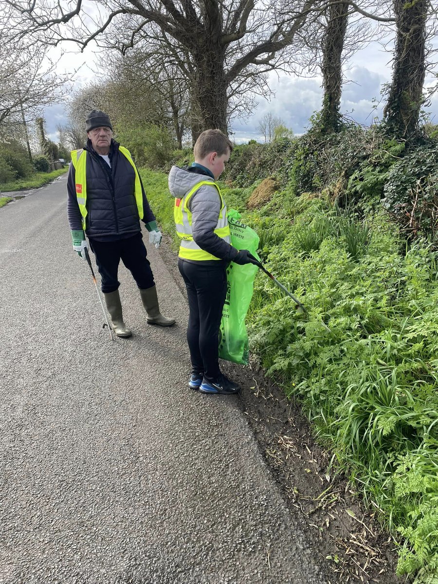 Thanks to all the volunteers from @Oristown who helped their Green School Committee with a #SpringClean 24 Clean-Up! #SDGsIrl #NationalSpringClean #Meath