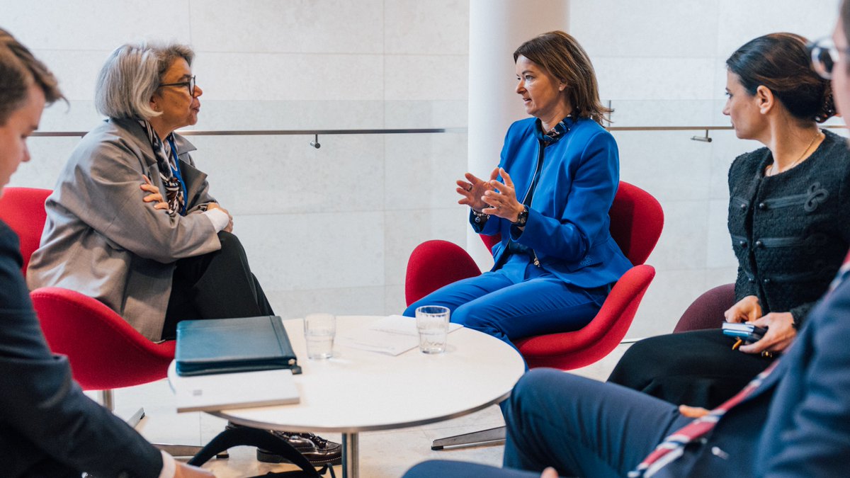 On the sidelines of #FAC, minister @tfajon held valuable talks with @EUSR_Weber & exchanged views on the situation in the #HornOfAfrica. 
They talked about:
➡️situation in #Sudan,
➡️maritime security in #RedSea,
➡️cooperation 🇪🇺 - #AfricanUnion,
➡️#UN peace operations.