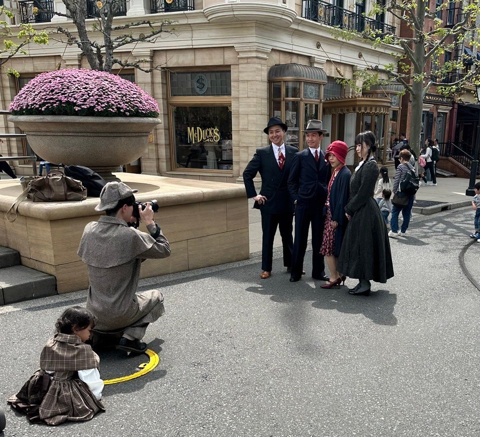 rurigypsyviolin's tweet photo. 右から1910年代〜1940年代👠✨
#時代イン #Dapperday #Disneysea #vintagefashion https://t.co/iv3LkQSUNF