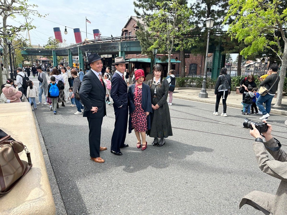 rurigypsyviolin's tweet photo. 右から1910年代〜1940年代👠✨
#時代イン #Dapperday #Disneysea #vintagefashion https://t.co/iv3LkQSUNF