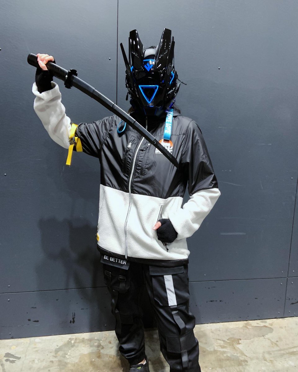 ijimesan's tweet photo. Pics of my outfit at a con :3
#Generationgames #cyberpunk #techwear #cyberpunkfashion #techwearfashion #cyberpunkhelmet https://t.co/086IBv5ayR