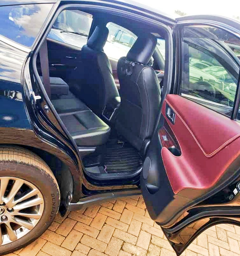 #LimitedOffer
Now you can drive a Toyota Harrier 2015 edition registered on the lastest number at a giveaway price 'if you're ready with full payment/cash'.
Having two units in black on discount.
#Note: These offers aren't negotiable or being swapped.

Priced: #Ugx75m