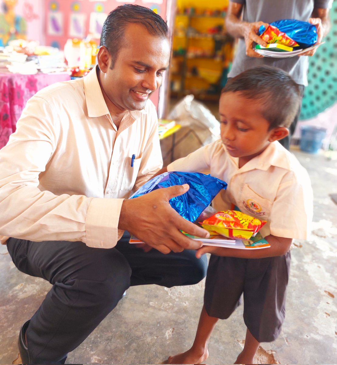 dearlokka's tweet photo. Even a little thing can make children happy. We were able to cheer the hearts of 500+ children living in Welikanda, Poonani and Vakarei through "Manushyathwaye Sahana Yathrawa 2024" that launched to distribute new year gifts, from 9th April 2024 to 12th April 2024. https://t.co/AUTfFtfrWd