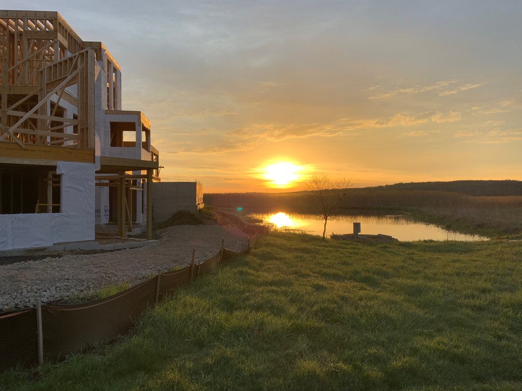 Monday morning greetings! 
This home is moving forward beautifully, take a look ⬇️
lowellcustomhomes.com/the-building-p…

#homedesign #goodmorning #homesweethome #mondays #sunrise 
#newconstruction  #builder #architecture #newhome #customhome #customhomebuilder #customhomes