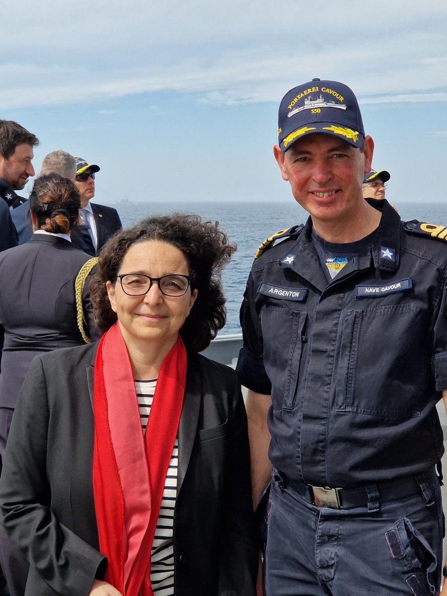MurielDomenach's tweet image. Sur le #Cavour, navire amiral de @ItalianNavy 🇮🇹 avec le conseil atlantique, et ici le CV Milos Argenton, 
Comandante Portaerei Cavour. 
Les marines 🇮🇹&amp;amp;🇫🇷 coopèrent étroitement, et se rencontreront dès le mois prochain dans le contexte des exercices #MareAperto #Polaris24 #Alliés