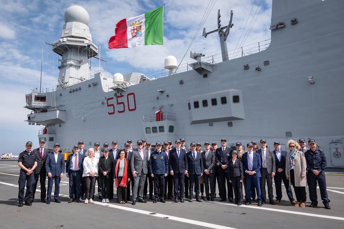 MurielDomenach's tweet image. Sur le #Cavour, navire amiral de @ItalianNavy 🇮🇹 avec le conseil atlantique, et ici le CV Milos Argenton, 
Comandante Portaerei Cavour. 
Les marines 🇮🇹&amp;amp;🇫🇷 coopèrent étroitement, et se rencontreront dès le mois prochain dans le contexte des exercices #MareAperto #Polaris24 #Alliés