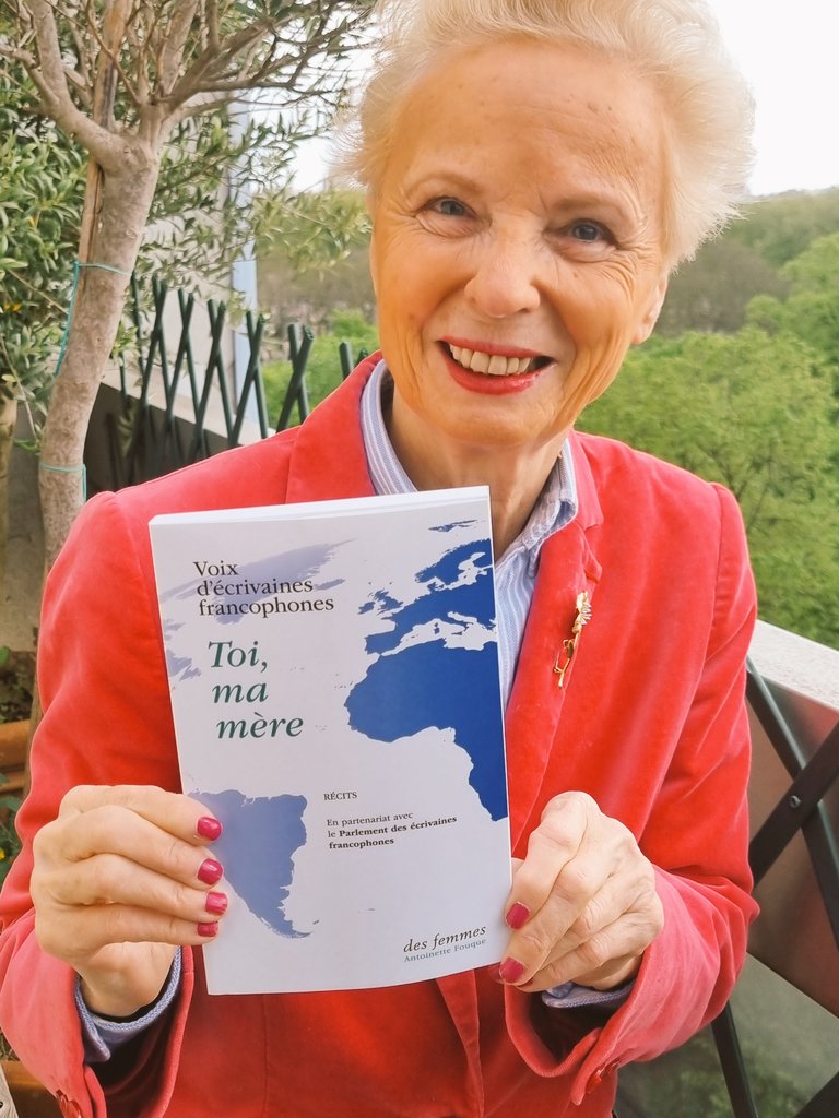 Très heureuse d'avoir participé à ce très beau livre ' Toi, ma mère ' où nous sommes 24 écrivaines du Parlement des Ecrivaines Francophones à écrire sur le lien de chacune à sa #mère. Un livre très riche. Un grand merci aux @EdDesfemmes 🙏 #francophonie #culture…