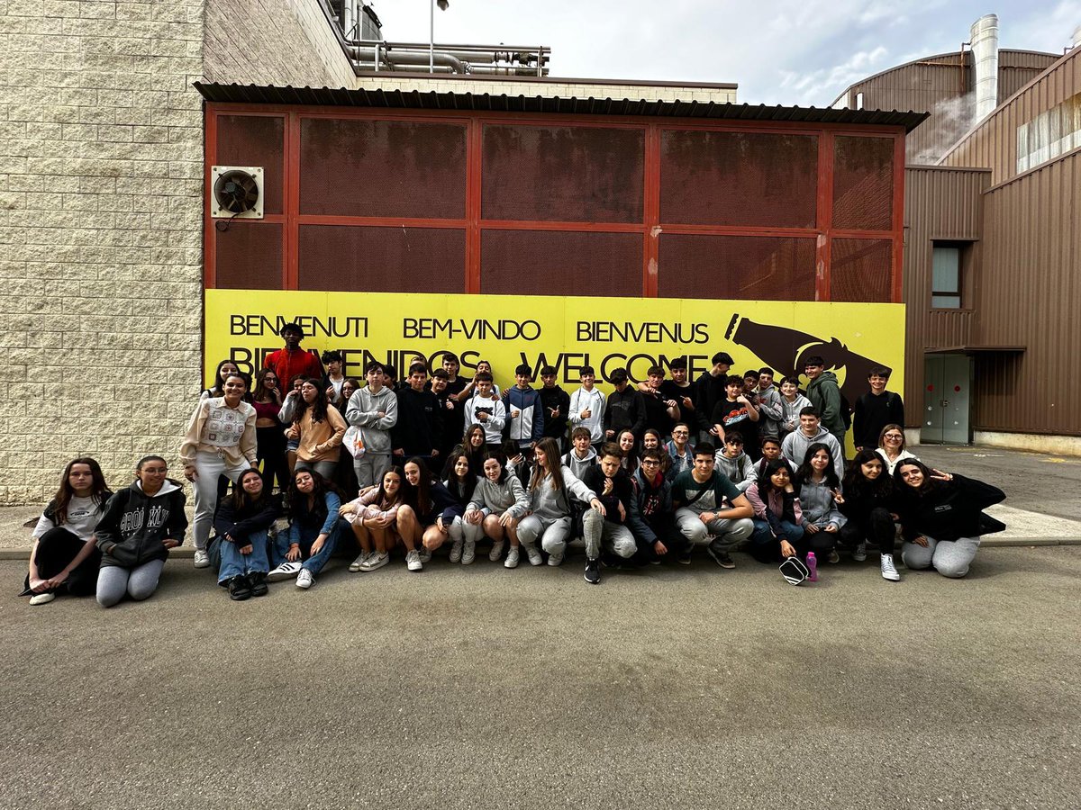 Des del Departament de Llengües d’ESO, felicitem l'alumnat per la qualitat i creativitat de les cartes d’amor presentades en una iniciativa d’animació a l’escriptura. Les vam enviar a concurs i demà, dia de Sant Jordi, coneixerem el veredicte. Enhorabona a tots el participants!