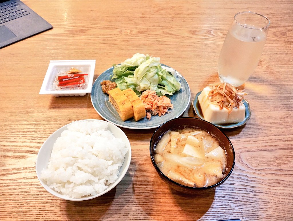 jin_1014_'s tweet photo. 仕事終わって、帰ってきてご飯炊いて

風呂入って

おかずを作る…

約30分ww https://t.co/WrghUhwKRw