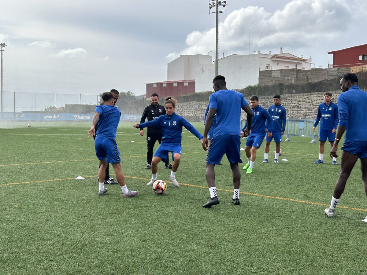 📸 Práctica matinal de recuperación del #CDTenerifeB ⚪️🔵. #CanteraCDT #YoSoyElTenerife @CDTOficial