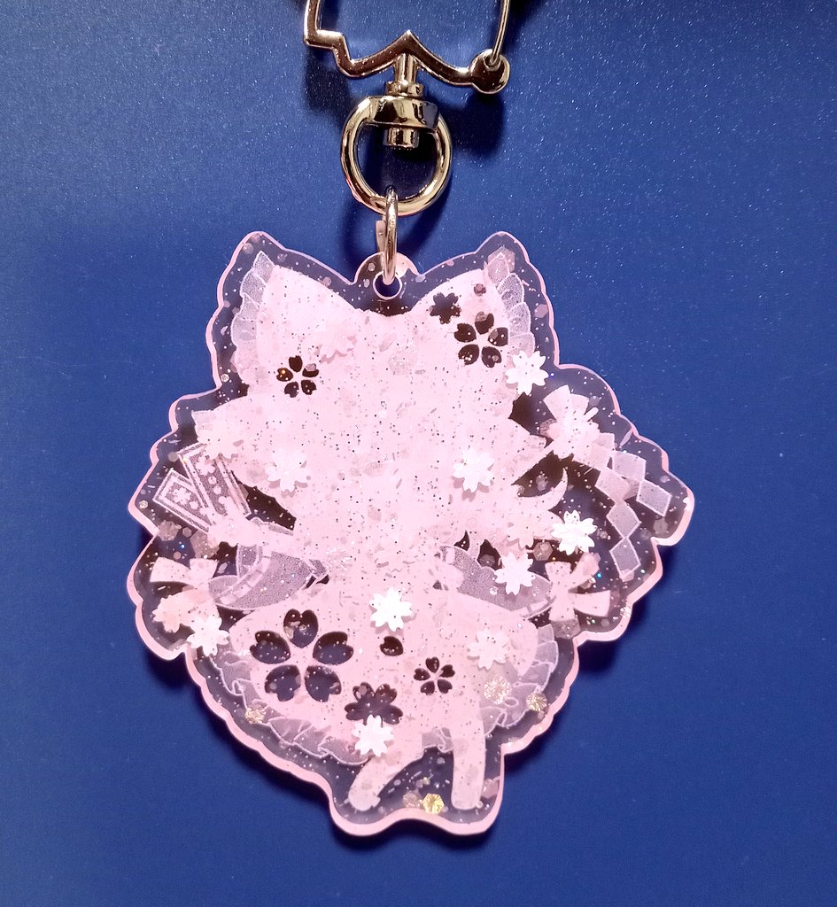 博麗霊夢 「春例に持っていく桜霊夢アクキー届いた!アクリル自体が桜フレーク&amp;ラメ入り」|東天紅🐔例大祭き42abのイラスト