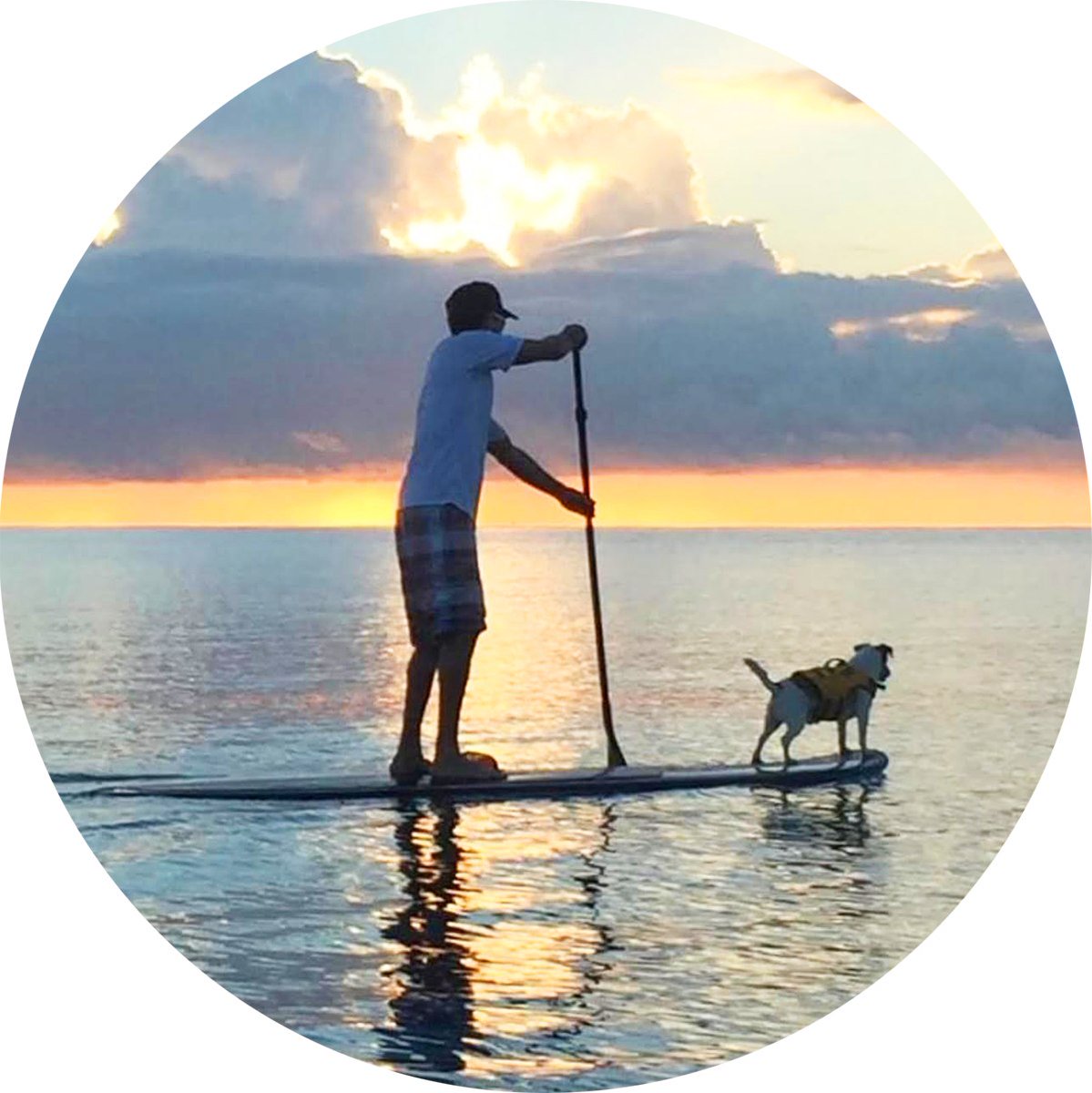IslanderNews's tweet photo. On this Earth Day, we take time to feature Manny Rionda, an islander who walks and paddles the talk when it comes to cleaning up our beaches and mangroves and taking care of the environment. https://t.co/Me1KvSgBZ2
#islandernews #earthday #fillabag #keybiscayne #earthmonth https://t.co/afaykyWDIc