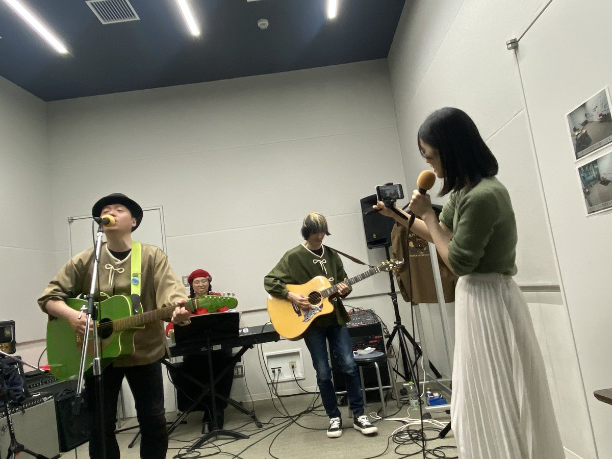 kkrg_'s tweet photo. ミュージックムーン、スタジオにお邪魔しました🌕楽しかった！配信見るのもいいけど、1時間ずつやってくれることなかなかないしいつもと違う感じで面白かったし来場お得すぎるし🥹
いい日でした( ⸝⸝ ᴖ.ᴖ ⸝⸝ )🎶
#ミュージックムーン https://t.co/4yDfL0bvpI