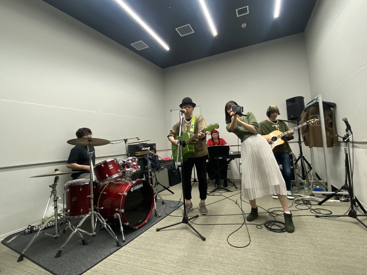 kkrg_'s tweet photo. ミュージックムーン、スタジオにお邪魔しました🌕楽しかった！配信見るのもいいけど、1時間ずつやってくれることなかなかないしいつもと違う感じで面白かったし来場お得すぎるし🥹
いい日でした( ⸝⸝ ᴖ.ᴖ ⸝⸝ )🎶
#ミュージックムーン https://t.co/4yDfL0bvpI