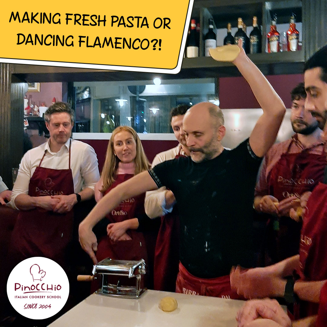 Let's cook 👨‍🍳 and have #fun 😃 with our star Giuseppe ⭐️😎 Book your #cooking event or cookery class now👉 pinocchio.ie/home/italian-c… 📩 info@flavourofitaly.net ☎️ 014608800 #cookingclasses #teambuilding #teambonding #groupactivity #corporateparty #pinocchiocookeryschool #partyidea