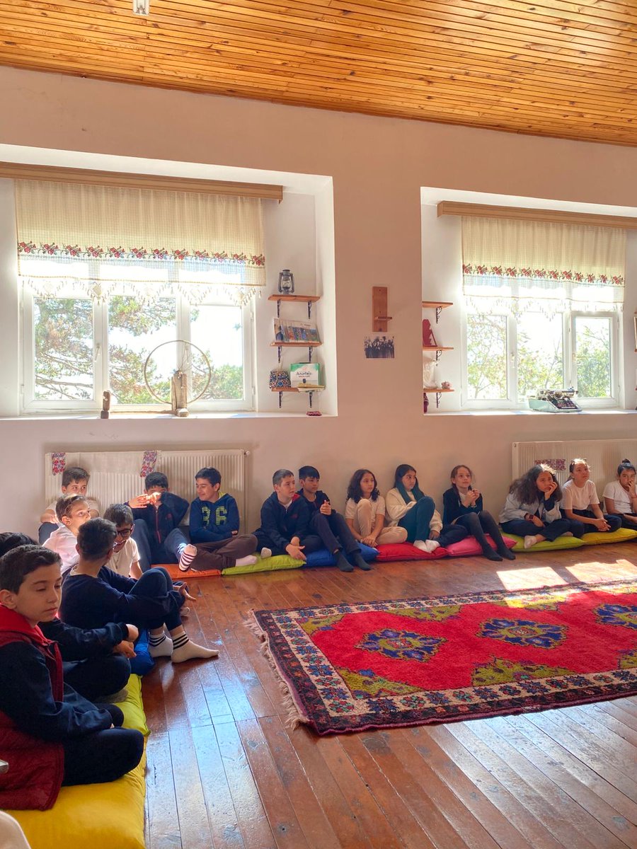 silivrimasalokulu (@silivrimasal) on Twitter photo Batıköy Memurdan Armağan Ortaokulu'ndan Tuğba öğretmen, Esra öğretmen ve Eda öğretmen öğrencileriyle ziyaretimizde 🍎🍎🍎
<a href="/tcmeb/">Millî Eğitim Bakanlığı</a>
<a href="/istanbulilmem/">İstanbul İl Millî Eğitim Müdürlüğü</a>
<a href="/memsilivri/">Silivri İlçe Millî Eğitim Müdürlüğü</a>
<a href="/MucahitYentur/">Murat Mücahit Yentür</a>
<a href="/ArtarZeki/">Zekeriya Artar</a> Batıköy Memurdan Armağan Ortaokulu'ndan Tuğba öğretmen, Esra öğretmen ve Eda öğretmen öğrencileriyle ziyaretimizde 🍎🍎🍎
<a href="/tcmeb/">Millî Eğitim Bakanlığı</a>
<a href="/istanbulilmem/">İstanbul İl Millî Eğitim Müdürlüğü</a>
<a href="/memsilivri/">Silivri İlçe Millî Eğitim Müdürlüğü</a>
<a href="/MucahitYentur/">Murat Mücahit Yentür</a>
<a href="/ArtarZeki/">Zekeriya Artar</a>
