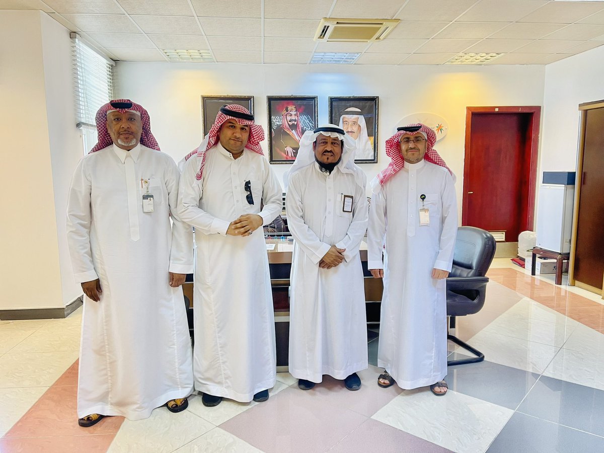 تم بحمدالله الاجتماع مع مدير دار الرعايةالاجتماعيةبالدمام أ.راضي العنزي وأ.ناصرالجوهر نائب المدير و أ.عمادالشاخوري من العلاقات العامة وأ.مشاعل العويدمديرةالمبادرة وأ.فاطمةعبدالحميدو أ.منيفةالرشيدي اعضاءالمبادرةومن فريق وطن رئيس لجنة البرامج أ.خالدالمنصور وذلك تمهيداًللشراكة بينهم