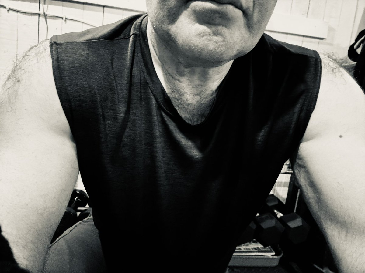 darkxfer's tweet photo. Never miss Monday! Up and crushing calories and Monday chaos goblins. Have the best day everyone!

🫶🏼🦊🥳

#FitFam #fitness #foxfit #thisis52 https://t.co/DehHfSlhXT