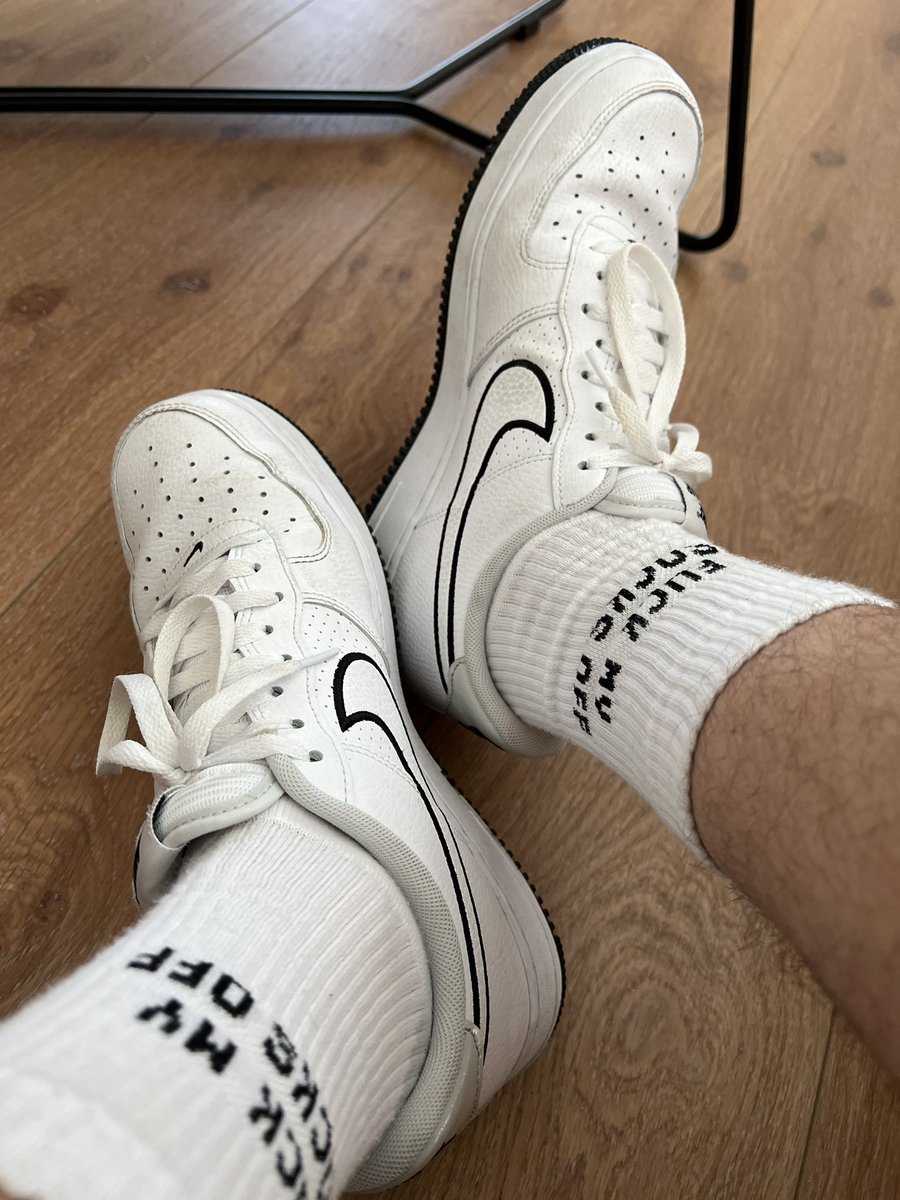 SneaxSoxPVC's tweet photo. Soll ich die #AirForce ausziehen? 
😈😈👃 https://t.co/qA1qHtdaER
