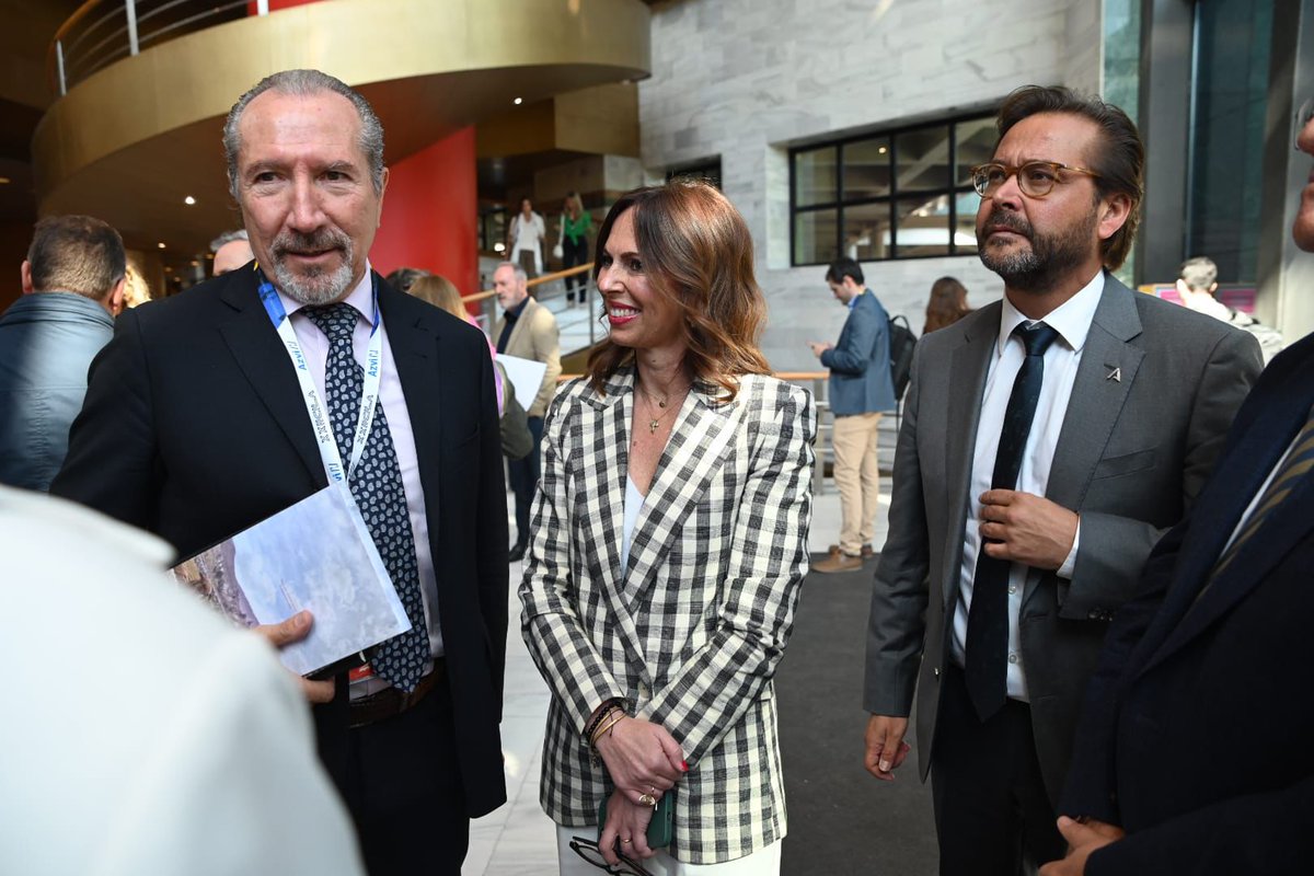 Rocio_DiazJ's tweet image. El Gobierno de @JuanMa_Moreno apuesta por la innovación y la #sostenibilidad en su red de carreteras. 

#Andalucía está a la cabeza en el impulso de nuevos asfaltos sostenibles (#masai). 

Así lo he expuesto esta mañana en #Granada en la apertura del @XXIICILA.