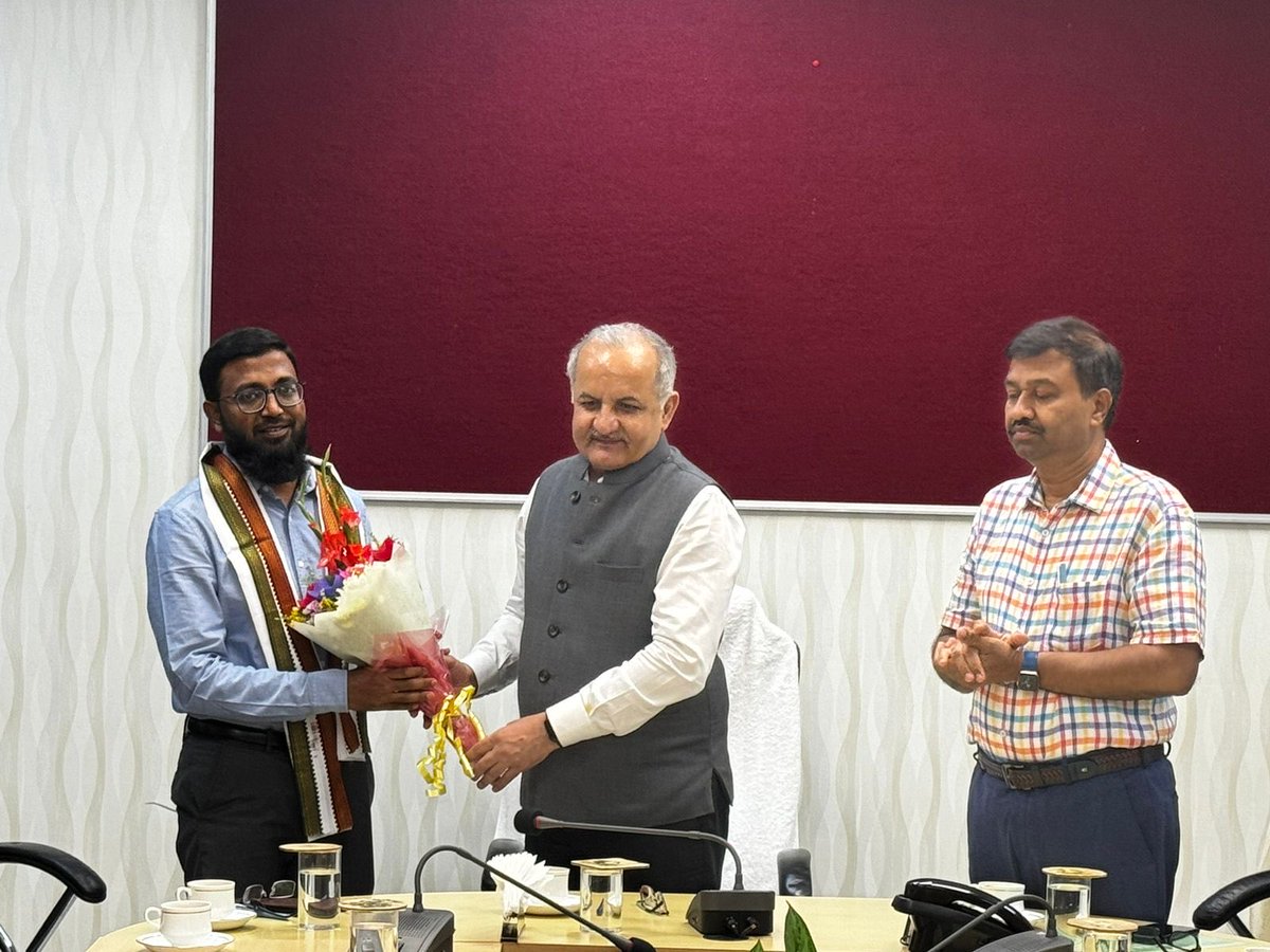 sspatil1972's tweet photo. As Chairman Staff Welfare committee organised a welcome to Mr Sadik Ali, newly recruited FAO to NIVEDI on 22-4-24 https://t.co/rCnSPwn1kT