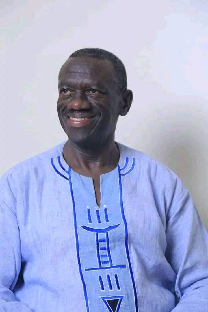 A Happy birthday to my role model Rt Col Dr @kizzabesigye1. You are a mentor, role model and an inspiration. May God give you more years of prosperity. Happy birthday to you
