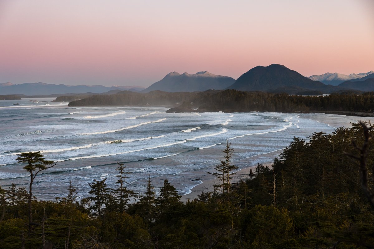 Happy #EarthDay everyone!🌎 🌊 🏔️ 🌲 This year the theme for Earth Day is Planet vs. Plastics. What’s one thing you are doing in 2024 to help reduce your plastic consumption? 📷: Sara Kempner /Can Geo Photo Club #sharecangeo #cangeotravel #explorecanada #environment #earth