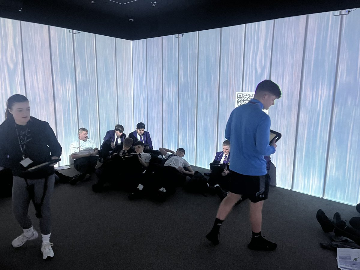 Y10 GCSE PE pupils using the immersive classroom to develop their knowledge of the skeletal system. Well done to our PGCE students for creating an amazing interactive engaging lesson #DigitalCompetence