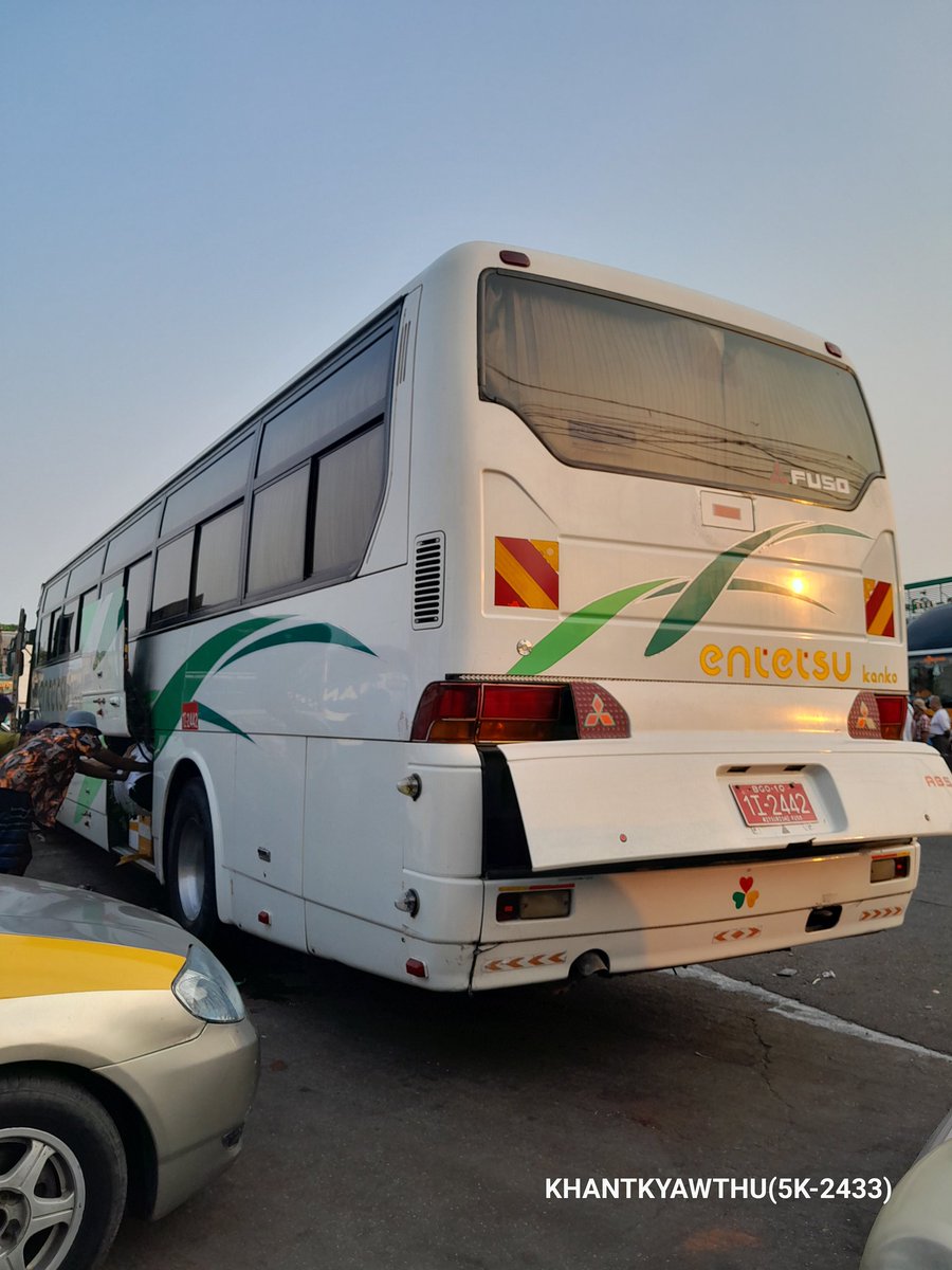 #entetsu_kanko
Universal Express.
At the Aungmingalar Highway Bus Terminal.
Yangon,Myanmar.