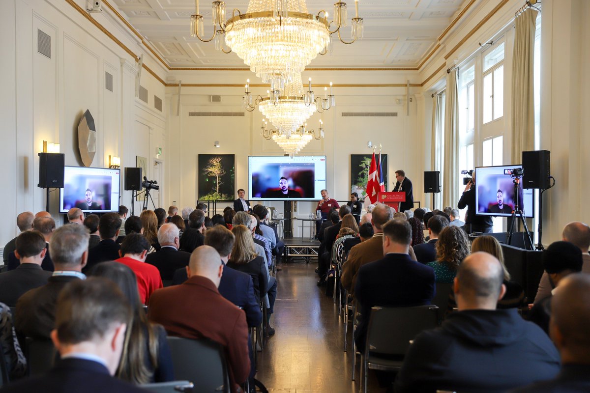 Vendredi dernier, le HC @RalphGoodale a ouvert un événement en marge de #UKFintechWeek2024 à la #MaisonDuCanada, avec une table ronde sur l'ascension de l'intelligence artificielle dans la fintech, suivie d'une présentation de la cohorte fintech au 🇬🇧 de la @ATC_SDC 2024 !