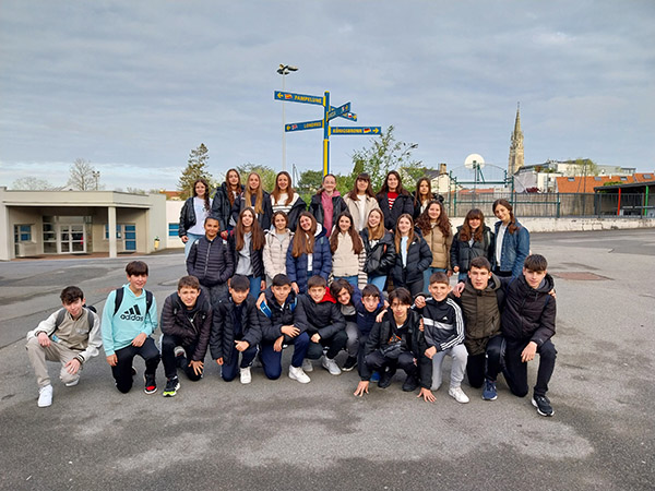 Alumnos de 2º de ESO viajan a Francia dentro del programa de intercambio
Más información en: acortar.link/q6Lwzf
#ReSuena #ProgramaIntercambio #CollègeSaintBlaise