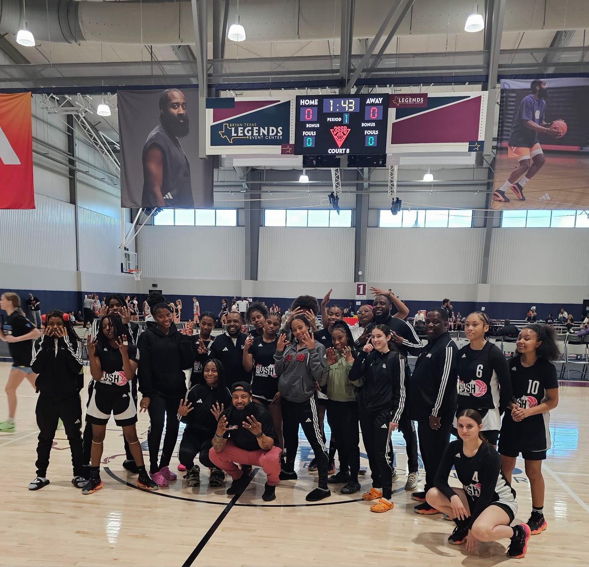 ladytitans757's tweet photo. Family ❤️🏀💪🏾 https://t.co/ZKHTHqqb0M