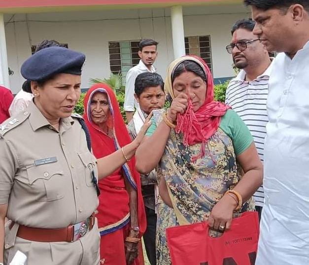 “We will take all daughters of the Brahmins from this village”. This is what the kidnappers have said while abducting the daughter of a Pujari in Rajasthan. Nirmala Sharma is begging for justice from the Bundi police to recover her daughter. The kidnappers have threatened to take…