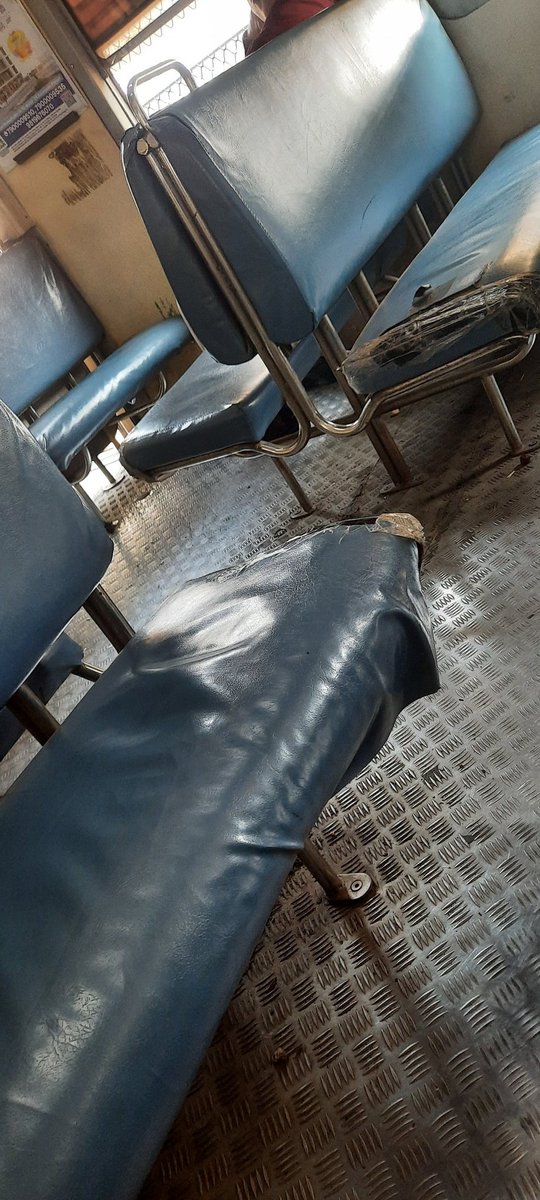 @RailMinIndia @Central_Railway @AshwiniVaishnaw Ah, the 'luxurious' 1st class travel in Cr Rly Harbour line in Mumbai! High-quality & comfortable seats with an 'ultra luxurious' seat base size are truly an experience! Can't wait for my next journey for another dose of this luxury